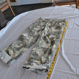 Size 3 Juniors Cute Camo Capri Pants Camouflage Pattern With Pockets